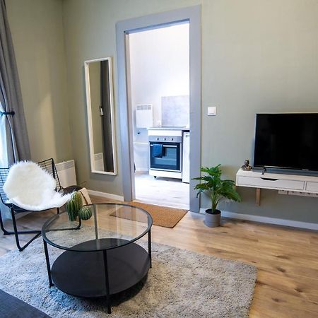 Cozy Apartment On The Boulevard. Budapeste Exterior foto