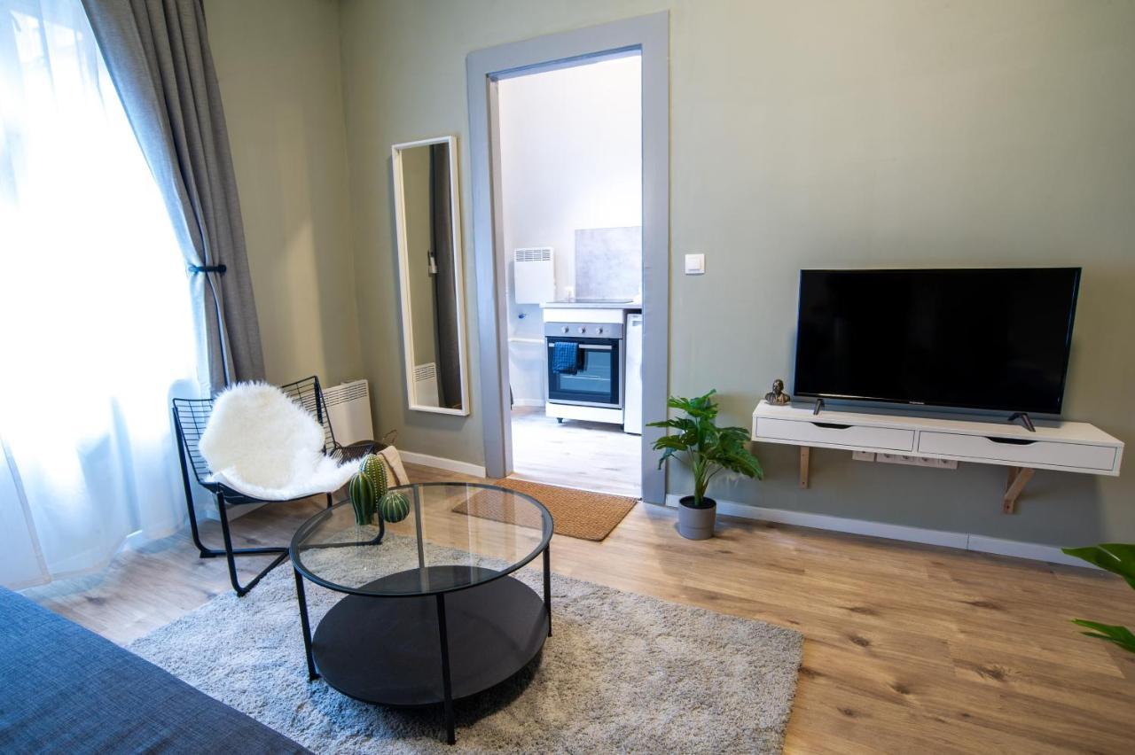 Cozy Apartment On The Boulevard. Budapeste Exterior foto